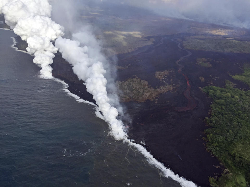 <p>Lava sends up clouds of steam and toxic gases as it enters the Pacific Ocean as Kilauea Volcano continues its eruption cycle near Pahoa on the island of Hawaii Friday, May 25, 2018. (Photo: U.S. Geological Survey via AP) </p>