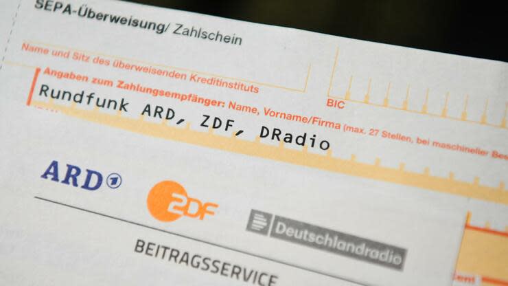 Der Beitrag in Deutschland bleibt vorerst bei 17,50 Euro. Foto: dpa