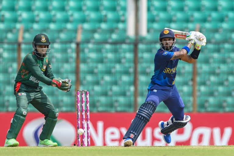 Sri Lanka's captain Kusal Mendis (R) plays a shot during the third ODI against Bangladesh (MUNIR UZ ZAMAN)