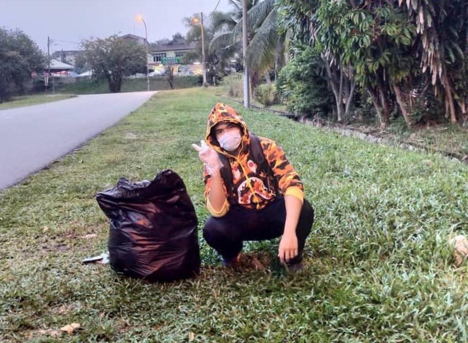 Hazmi said in his posts that he could fill two to three bags of trash in just an hour of collecting. — Picture via Twitter/@hazmi_nabil_