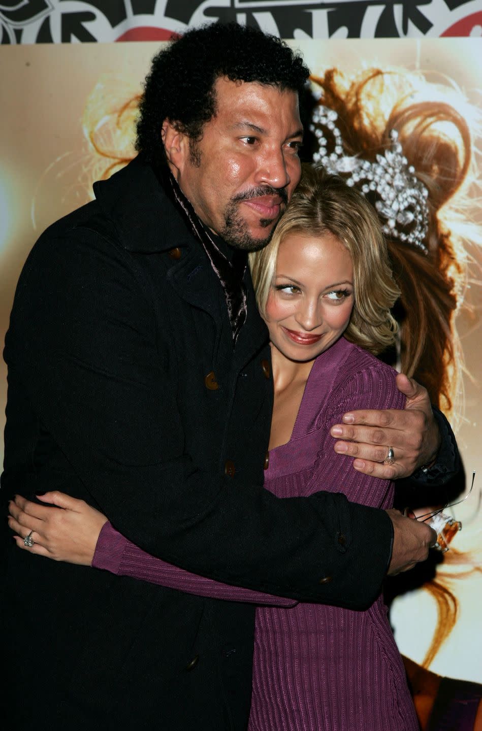 lionel richie and nicole richie hug and smile as they look away from the photo