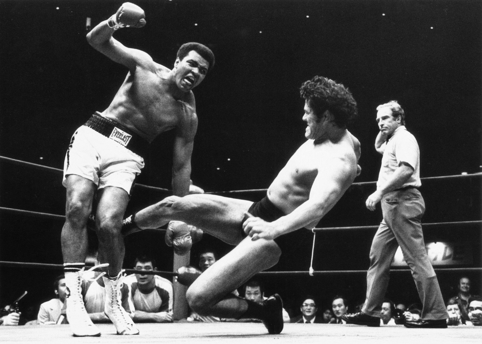 Muhammad Ali fights Antonio Inoki. (AP)