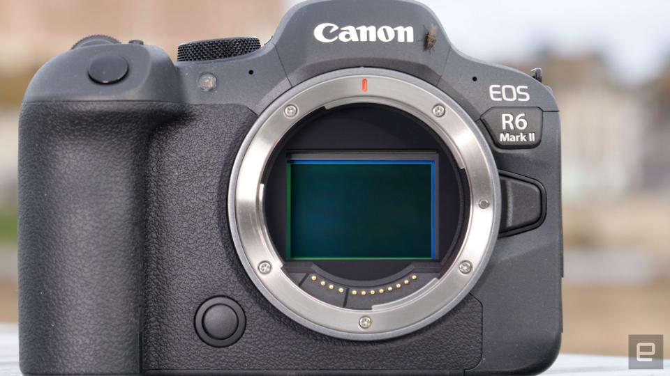 <p>Canon EOS R6 II mirrorless camera review</p>
