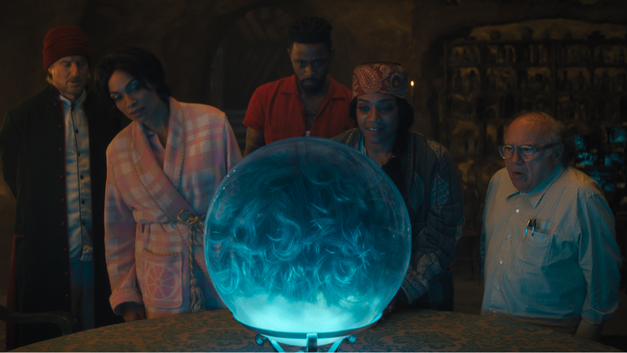  Rosario Dawson as Gabbie, LaKeith Stanfield as Ben, and Tiffany Haddish as Harriet in Haunted Mansion/Haunted Mansion ghosts 