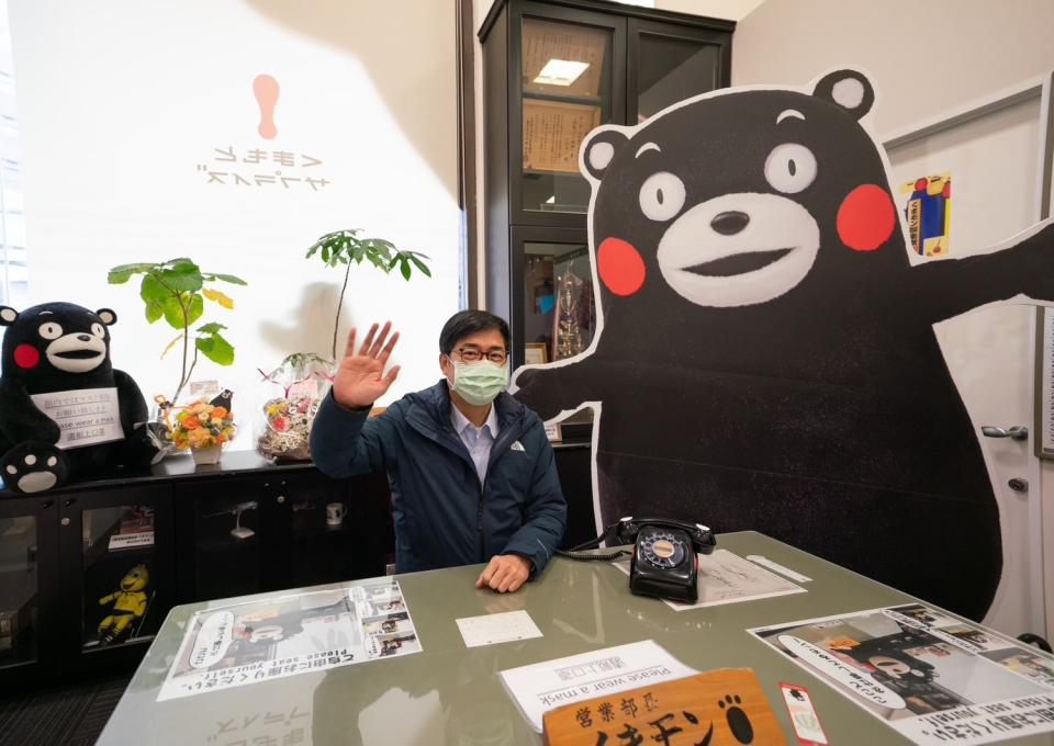 陳其邁參訪熊本熊部長辦公室。   圖：高雄市觀光局/提供