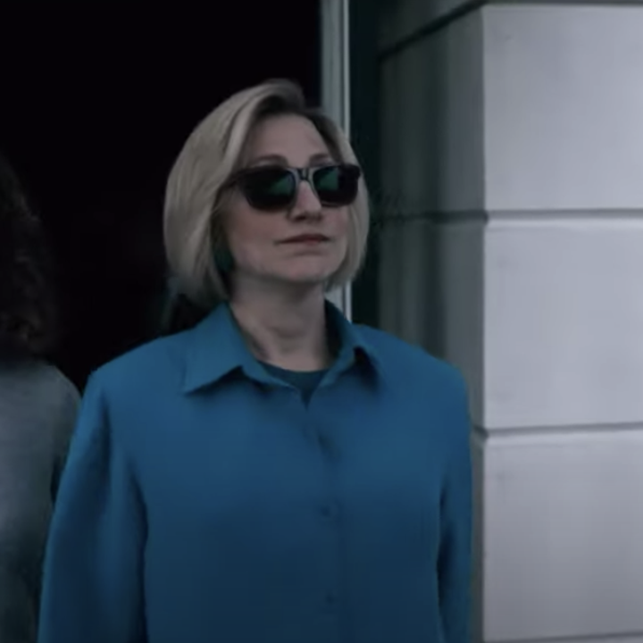 Hillary Clinton exiting the White House with Chelsea 