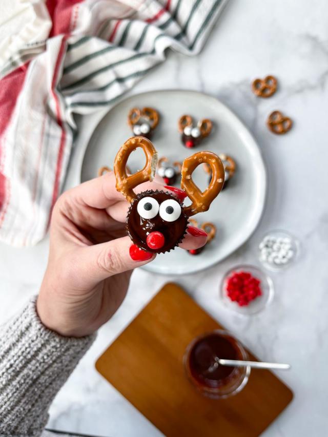 Reese's Cup Rudolph Treats - The Soccer Mom Blog