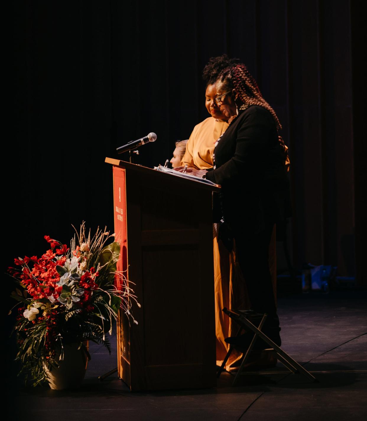 St. Margaret's House Assistant Director of Guest Services Angela Blake assists storyteller Lenora Lloyd at the 2022 performance of "A Common Thread." The day center for women and children presents the 2023 version of the storytelling evening on Nov. 3, 2023, in Northside Hall at Indiana University South Bend.