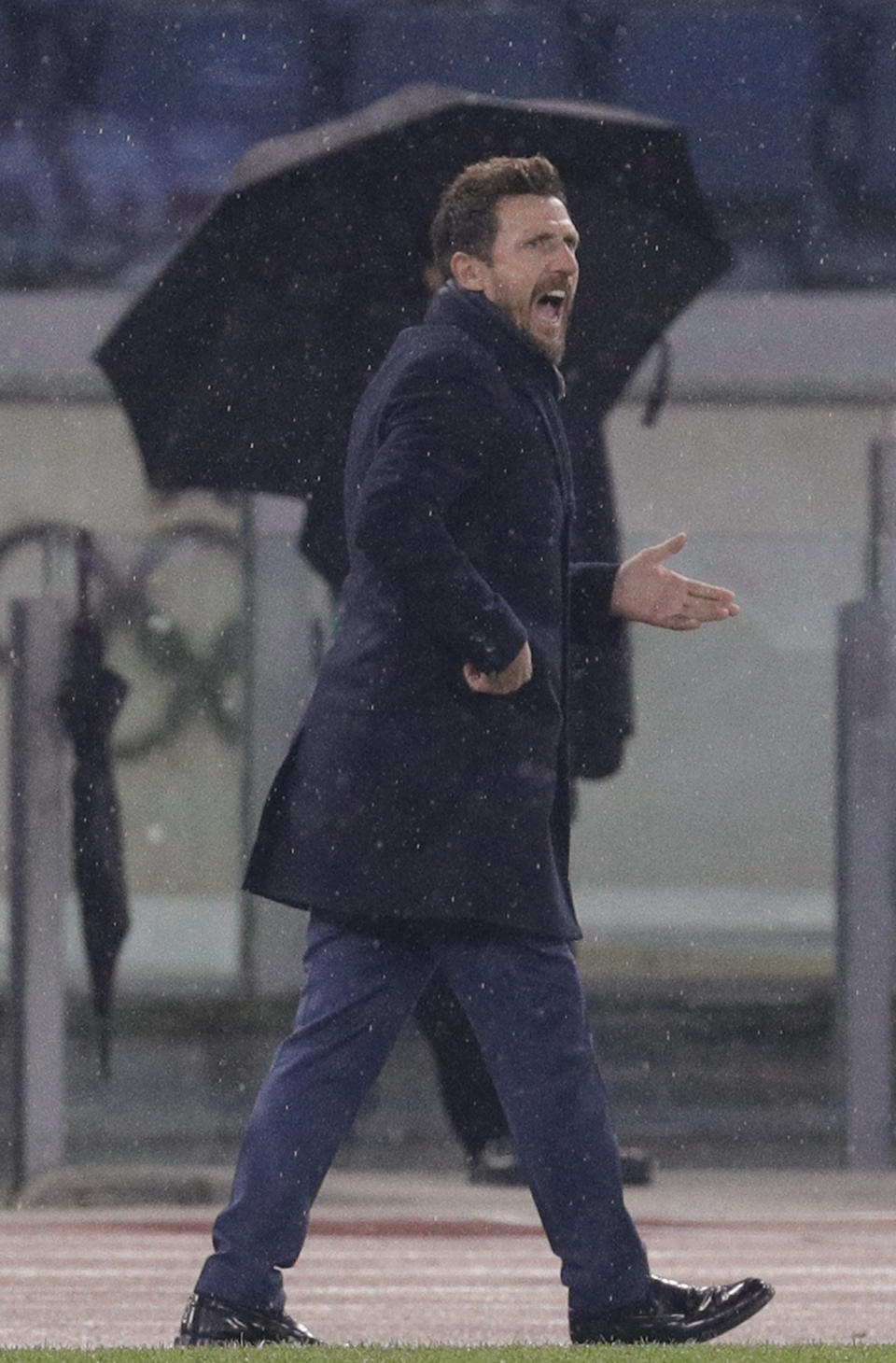 Roma coach Eusebio Di Francesco shouts instructions during an Italian Serie A soccer match between Roma and Genoa, at the Olympic stadium in Rome, Sunday, Dec. 16, 2018. (AP Photo/Gregorio Borgia)