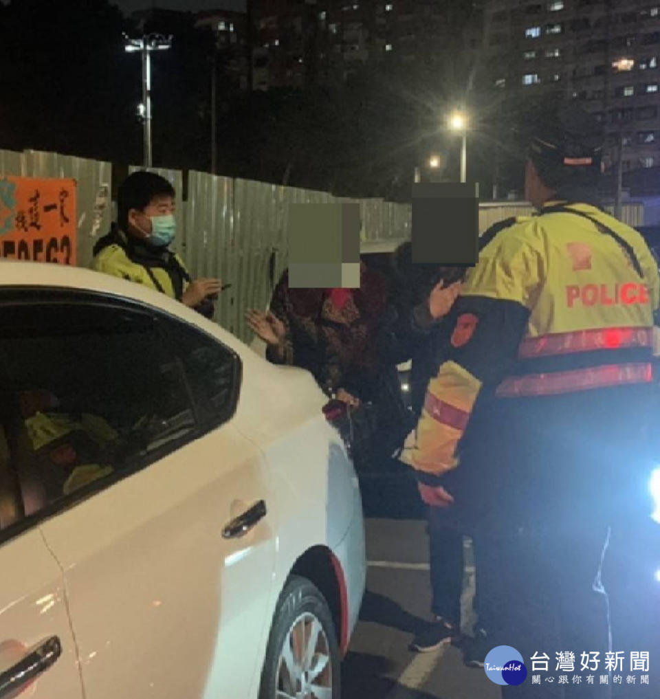 民眾忘記車輛停放位置，急需警方協助，員警獲報後立即趕赴現場處理