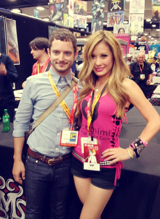 Necomimi Brainwave Cat Ears Headsets Rock Comic-Con