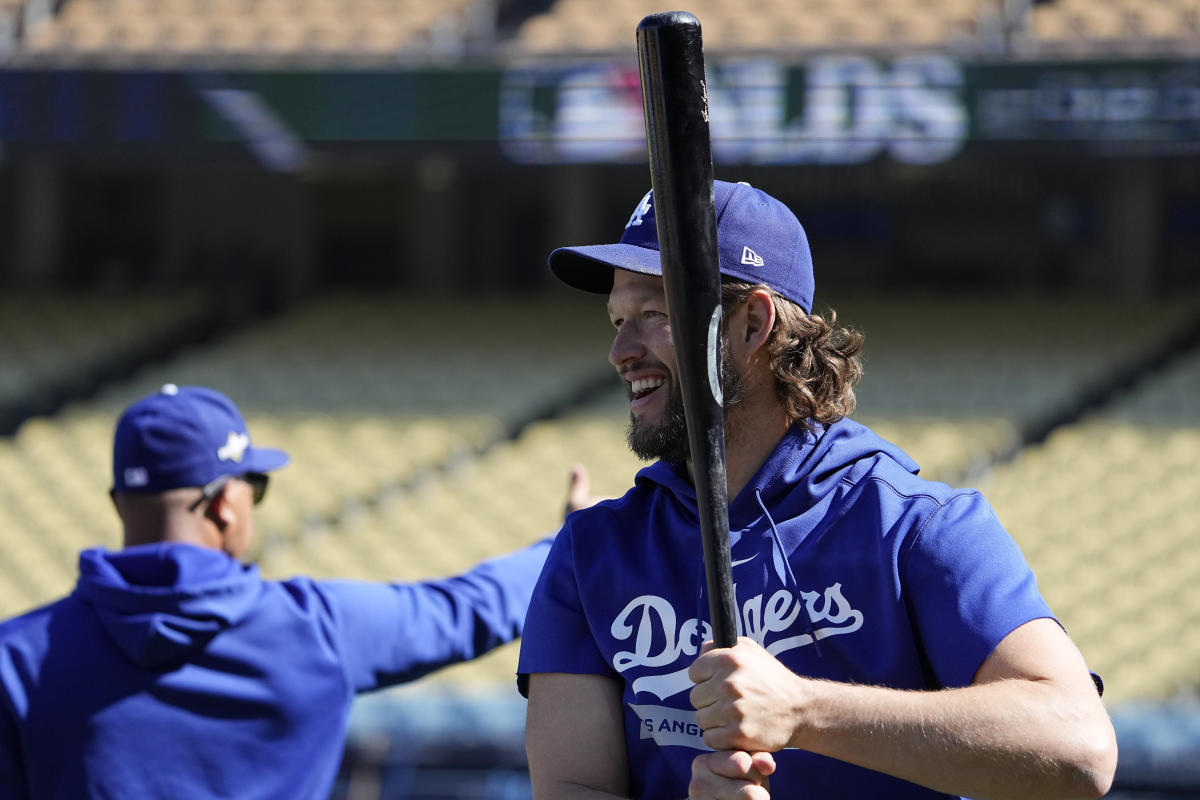 Clayton Kershaw overcomes shoulder injury