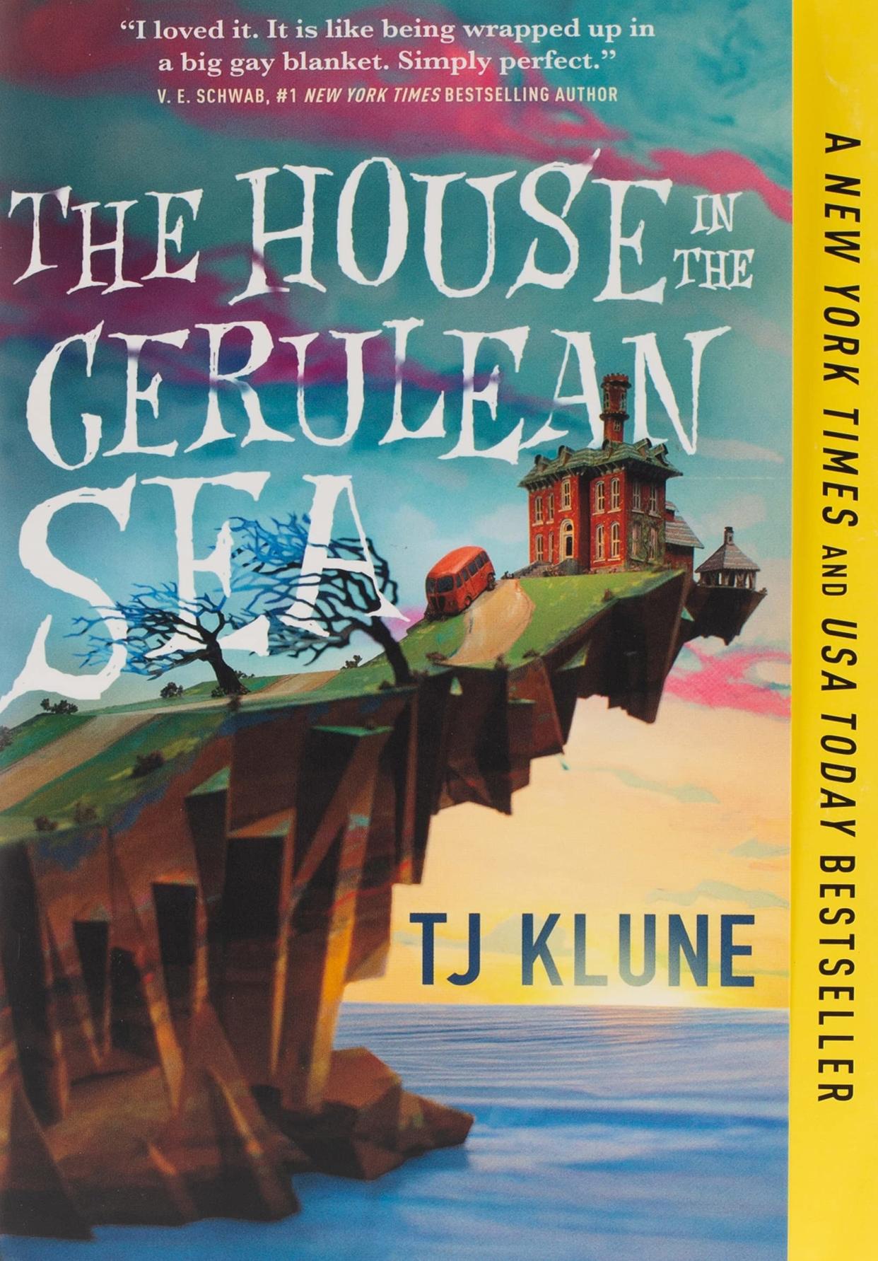 Book cover of "The house in the cerulean sea"