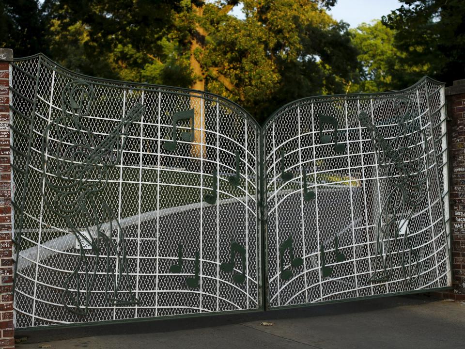 Front gates to Graceland.