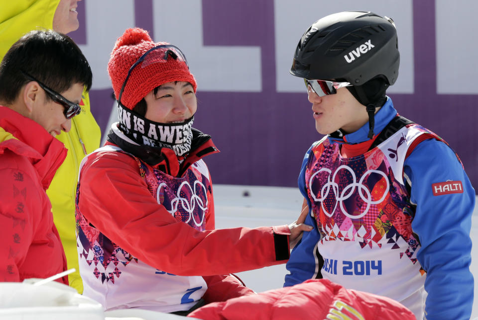 China's Xu Mengtao, center, chats with compatriot Qi Guangpu at the end of a freestyle skiing aerials training session at the Rosa Khutor Extreme Park at the 2014 Winter Olympics, Monday, Feb. 10, 2014, in Krasnaya Polyana, Russia. (AP Photo/Andy Wong)