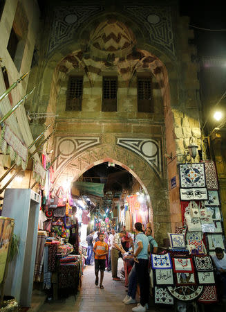 Vendors wait for customers in a popular tourist area named "Khan el-Khalili" at al-Hussein and Al-Azhar districts in old Islamic Cairo, Egypt August 18, 2016. Picture taken August 18, 2016. REUTERS/Amr Abdallah Dalsh