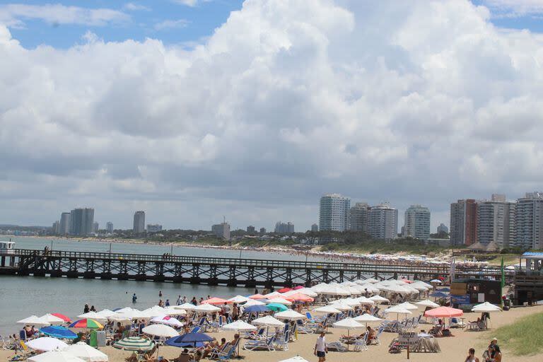 Las playas de Punta del Este a tope este verano, con más 100 mil argentinos y 45 mil brasileños