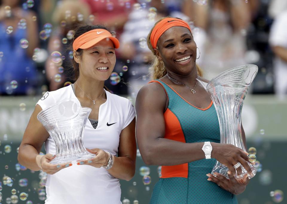 Serena Williams, right, of the United States, and Li Na, of China, pose for photos after the trophy presentation for the women's final at the Sony Open Tennis tournament in Key Biscayne, Fla., Saturday, March 29, 2014. Williams won 7-5, 6-1. (AP Photo/Alan Diaz)