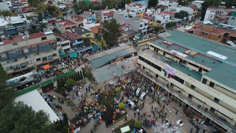 <p>Vue aérienne de l’école primaire et secondaire Enrique Rebsamen après un séisme, le 20 septembre 2017 à Mexico </p>