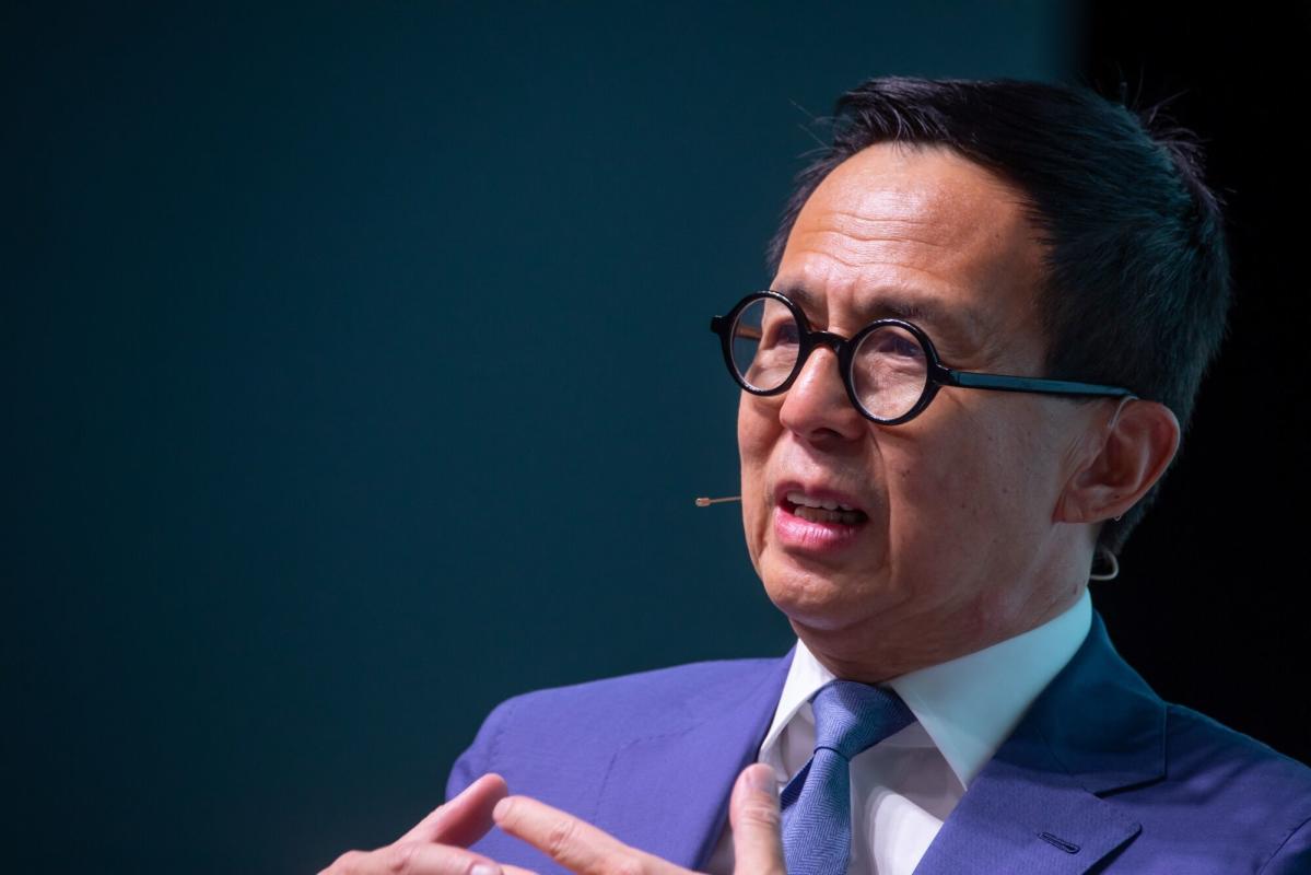 Tycoon Richard Li set to sell fiber to Chinese traders