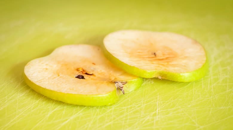 Apple slices turning brown 