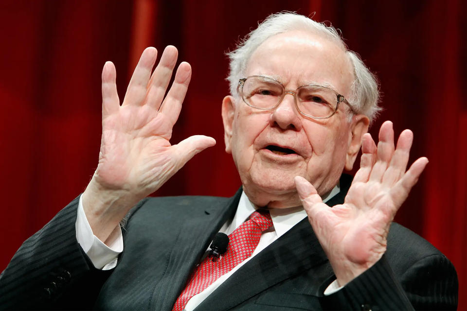 Warren Buffett hält eine Rede auf der Bühne während des Fortune's Most Powerful Women Summit im Mandarin Oriental Hotel am 13. Oktober 2015 in Washington, DC.  - Copyright: Paul Morigi/Getty Images