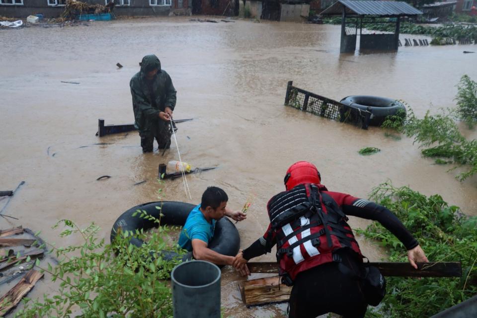 2023年8月4日，杜蘇芮颱風環流在中國黑龍江省尚志市面坡鎮造成災情。彭博新聞