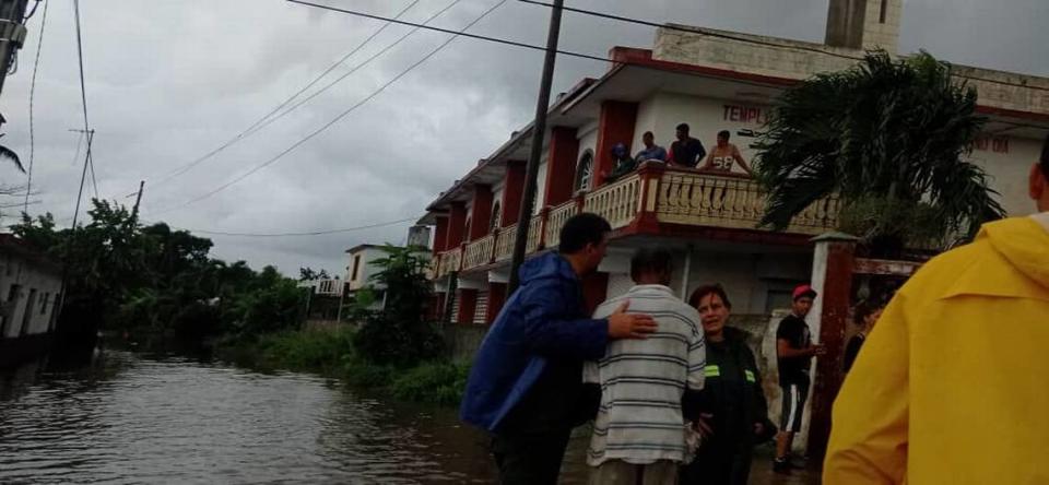 Isabel Rubio, a town in Pinar del Río, was flooded by the river Cuyaguateje, which overflowed its banks due to the torrential rain brought by hurricane Idalia.