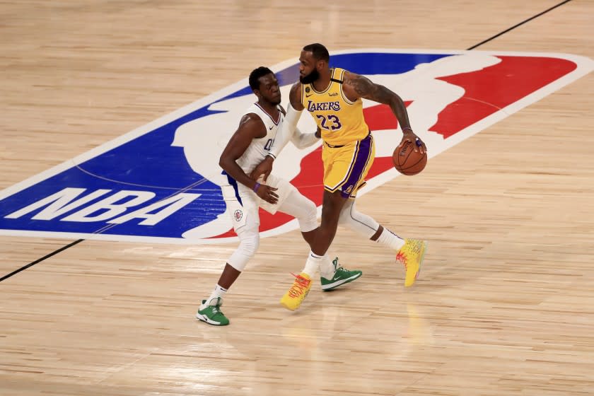 Los Angeles Lakers' LeBron James (23) dribbles the ball against Los Angeles Clippers' Reggie Jackson.