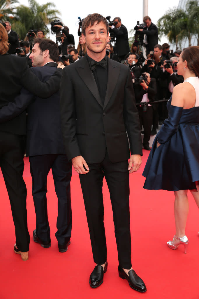 Respectueux du dress code cannois, Gaspard Ulliel s’est mis sur son 31 avec un smoking noir sur noir. L’acteur, qui joue dans Sibyl, s’est permis une petite fantaisie en glissant ses pieds nus dans des slippers en cuir.