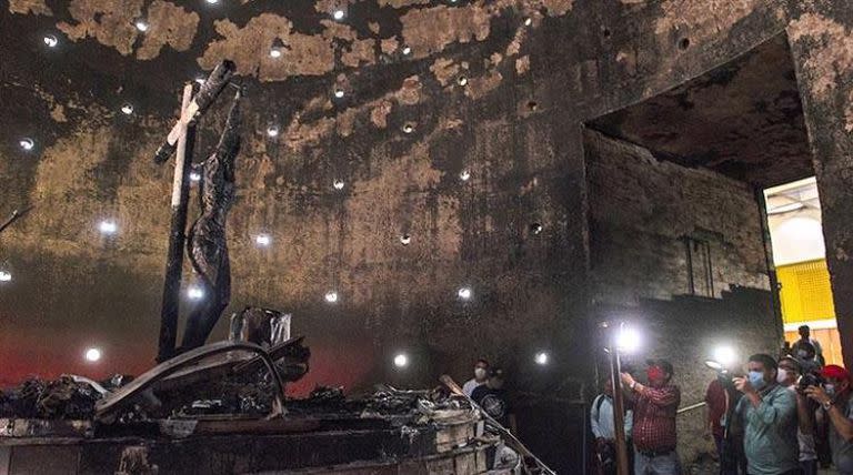 Imagen del Cristo de la Catedral de Managua, destruido por una bomba incendiaria