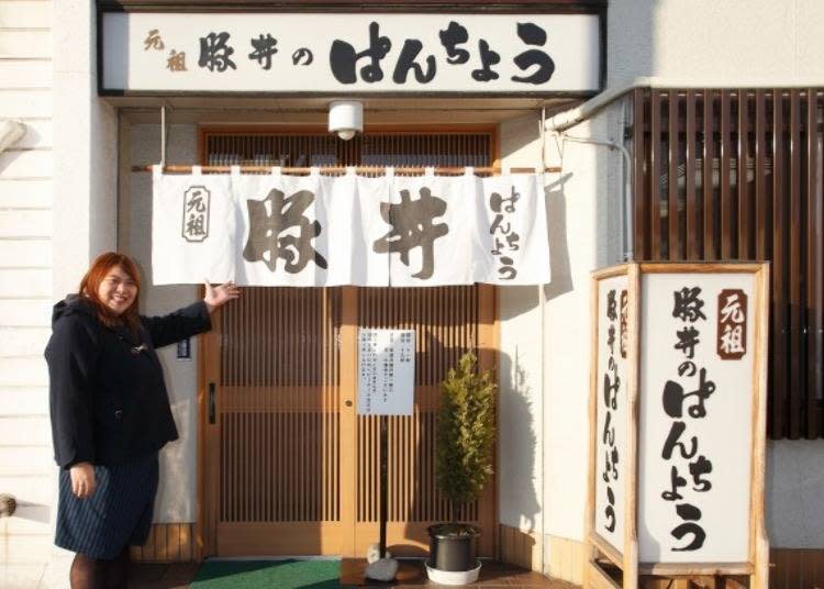 This shop is so popular a line forms as soon as it opens. "I will avoid the lunch time rush," says