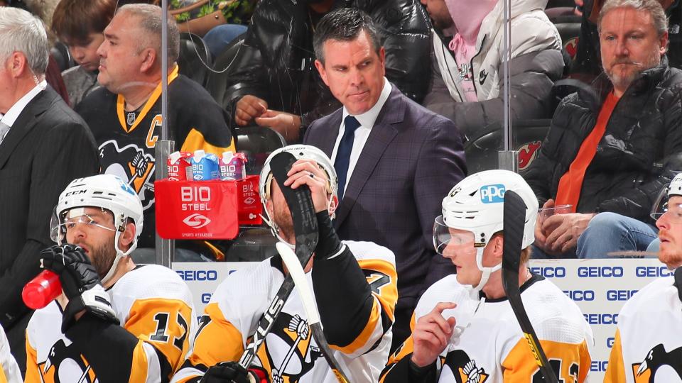 Mike Sullivan's Pittsburgh Penguins have a big year ahead of them after missing the playoffs last year and adding the reigning Norris Trophy winner. (Photo by Rich Graessle/NHLI via Getty Images)