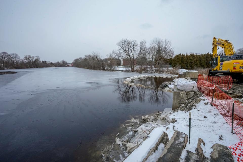 Dam construction at Kickemuit Bridge on Child Street in Warren