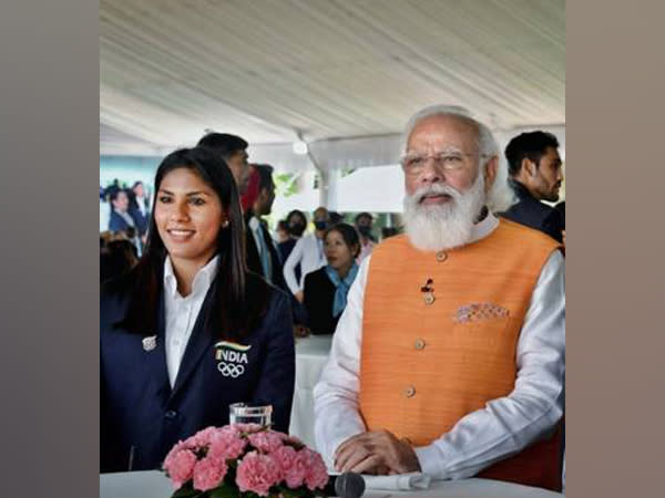 Indian female fencer Bhavani Devi with Prime Minister Narendra Modi (file photo/PIB)