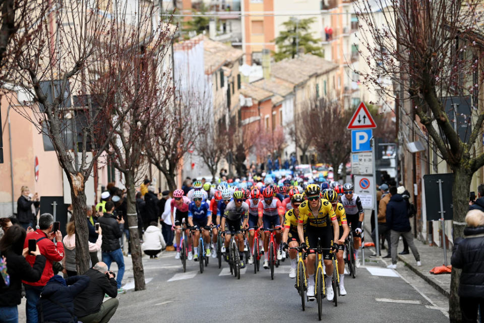 Tirreno peloton