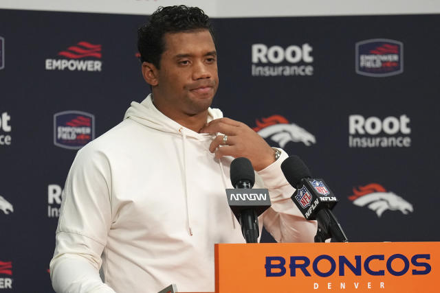 Hackett hands off play-calling duties, Broncos still sputter