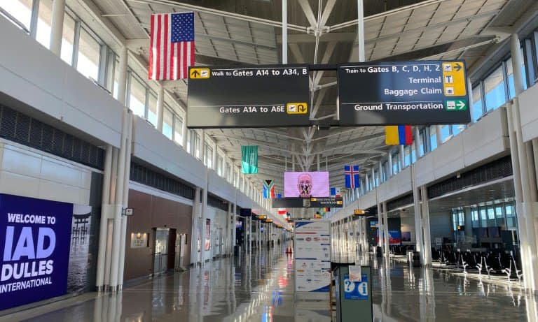 Une vue d'un hall désert de l'aéroport international de Washington-Dulles, Etats-Unis, le 10 novembre 2020
 - Daniel SLIM © 2019 AFP