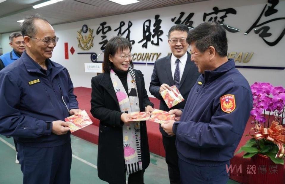 經過總統及立委選舉的繁重勤務後，警察同仁即面臨著農曆春節的節日勤務，工作壓力不減反增。對此，副縣長深感理解，特別提醒大家在工作之餘，務必注意身體健康，並建議安排運動及定期健康檢查，以維護健康狀態，為縣民提供更優質的服務。