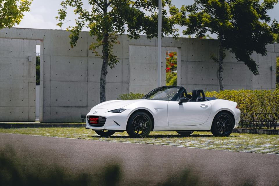 2023-mazda-mx-5-rs