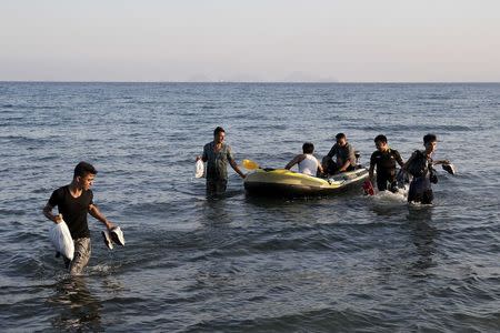 Migrants from Burma arrive on a dinghy on the Greek island of Kos, August 18, 2015. REUTERS/Alkis Konstantinidis