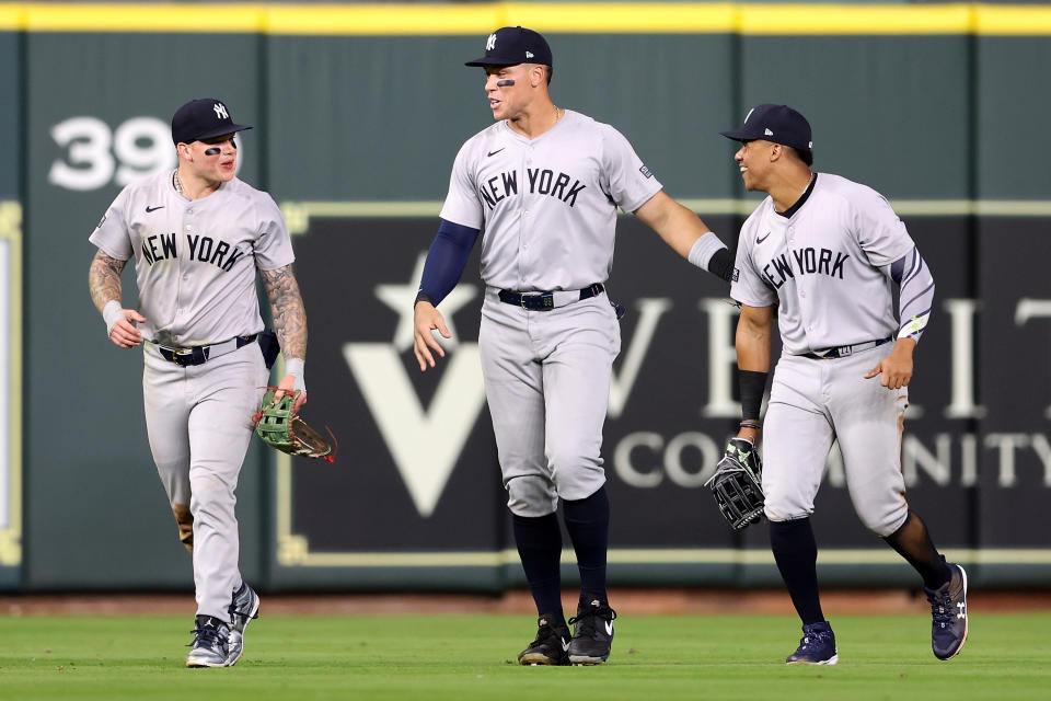 Alex Verdugo (24), Aaron Judge (99), y Juan Soto (22) conforman una de las mejores tercias de jardineros en las Grandes Ligas. (Foto: Tim Warner/Getty Images)