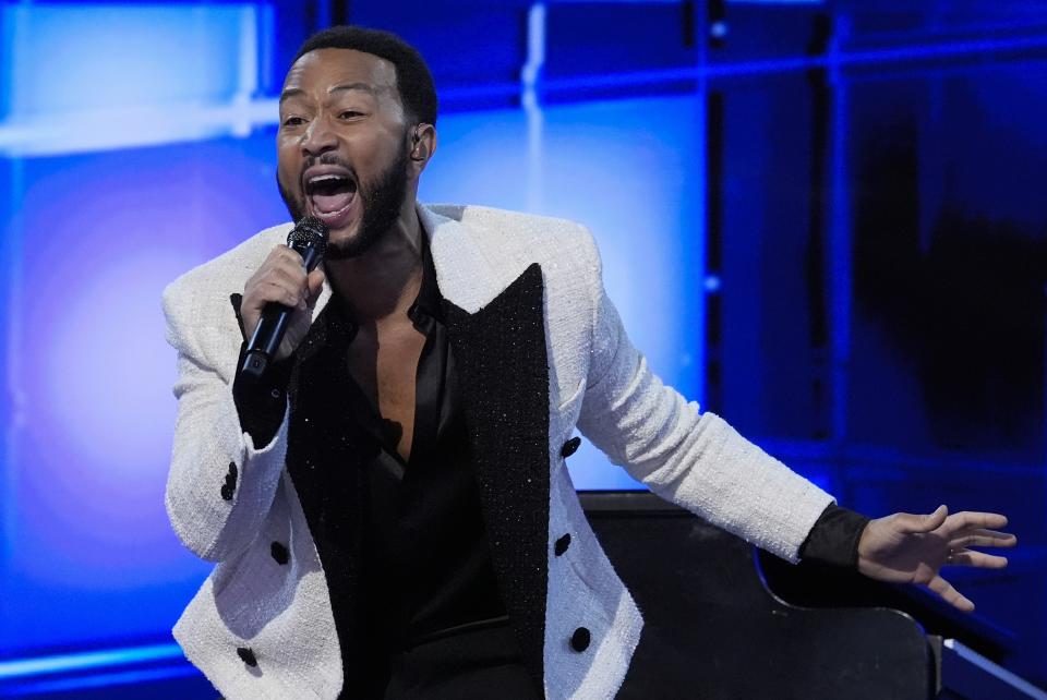 John Legend se presenta durante la Convención Nacional Demócrata el miércoles 21 de agosto de 2024 en Chicago. (Foto AP/Paul Sancya)