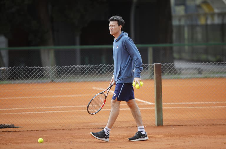 El capitán Guillermo Coria durante uno de los ensayos del equipo argentino de Copa Davis que, desde este sábado, se medirá con Lituania en el Buenos Aires Lawn Tennis Club
