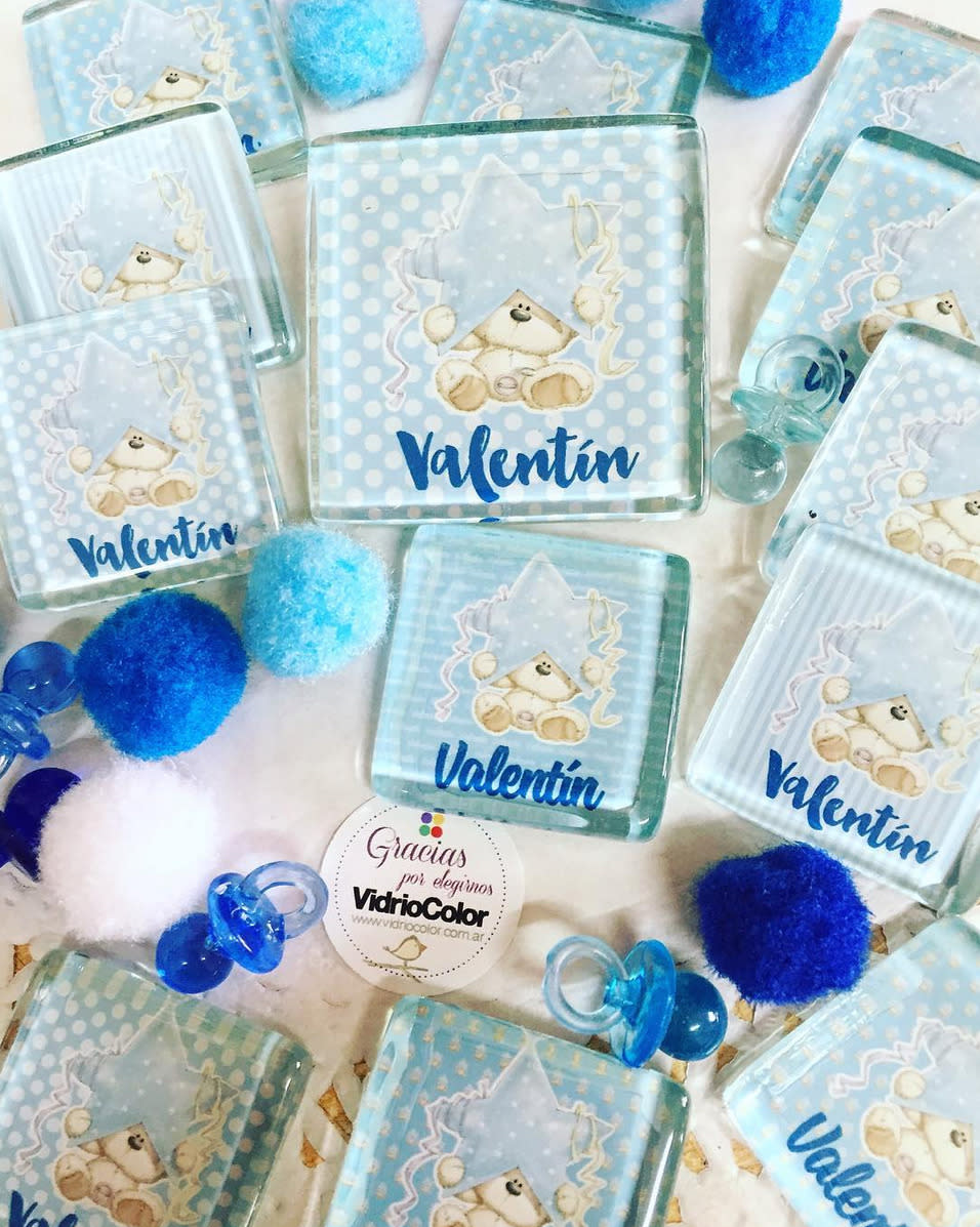 Detalles. Los invitados se llevaron estos souvenirs súper originales. - Foto: Instagram.com/vidriocolor