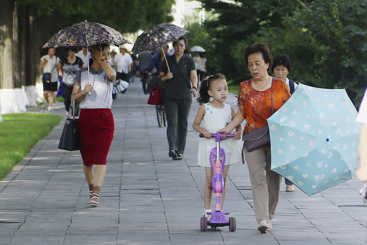 A Coreia do Norte está a permitir que os seus cidadãos no estrangeiro regressem a casa, num sinal de maior flexibilização das restrições à pandemia