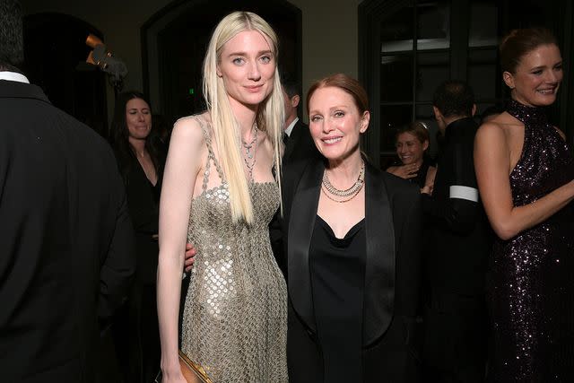 <p>Charley Gallay/Getty Images</p> Elizabeth Debicki and Julianne Moore