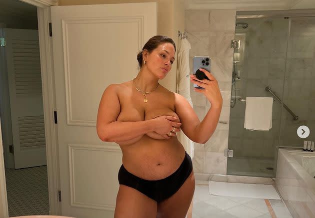 Cette fois-ci, la mannequin a posté sur Instagram une photo de son corps, prise trois mois après la naissance de ses jumeaux. (Photo: Instagram Ashley Graham)