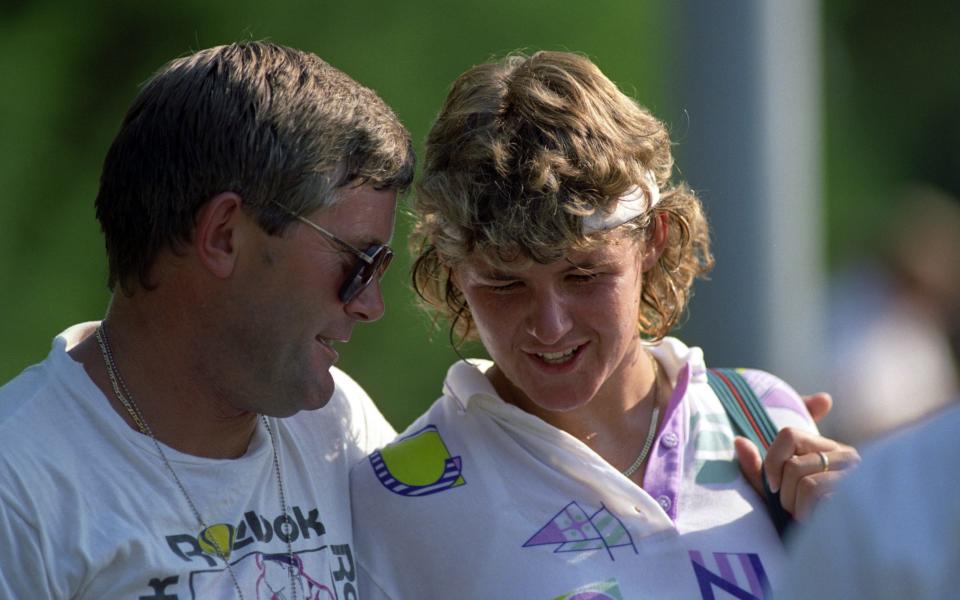 Jones at the 1990 US Open with Clare Wood before her second-round match against Martina Navratilova