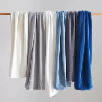 A pair of thick, 100% Turkish cotton bath towels